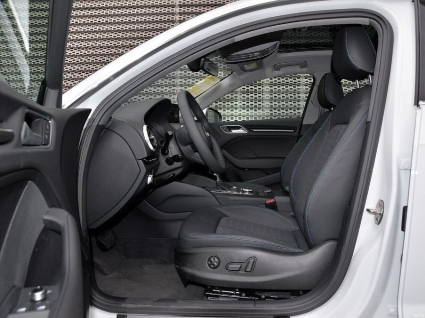 autohomecar__ChsE9GAOOzCAddgVAATgX91NLyg501.jpg
