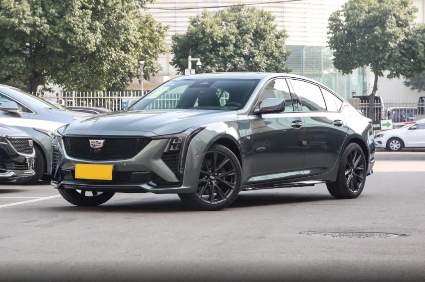 想买豪华中型轿车，奥迪A4L VS凯迪拉克CT5，究竟该如何选？