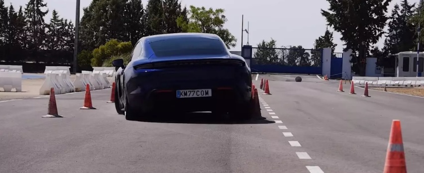 惊了!特斯拉Model3在麋鹿测试中胜了保时捷Taycan?