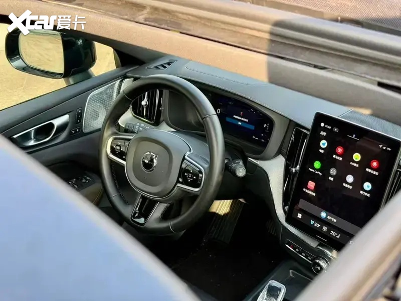 全新XC60黑武士：沃尔沃不装了，这次直接把北欧性冷淡穿成了一身黑