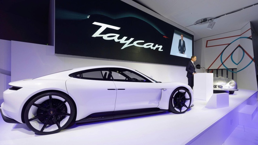 2.8秒破百 保时捷Taycan亮相法兰克福车展