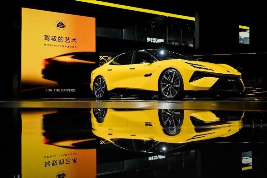 路特斯首款纯电轿跑Emeya，零百加速2.8秒，纯电续航600公里