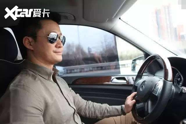 功夫明星吴京开什么车？