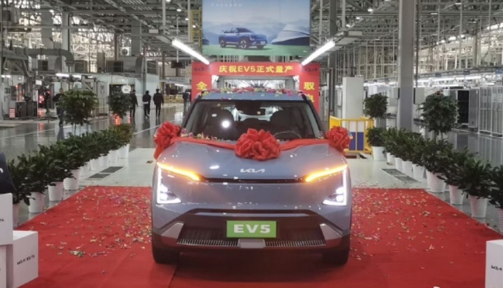 比宋PLUS纯电更值？起亚EV5：入门价低2万元，动力、续航也占优