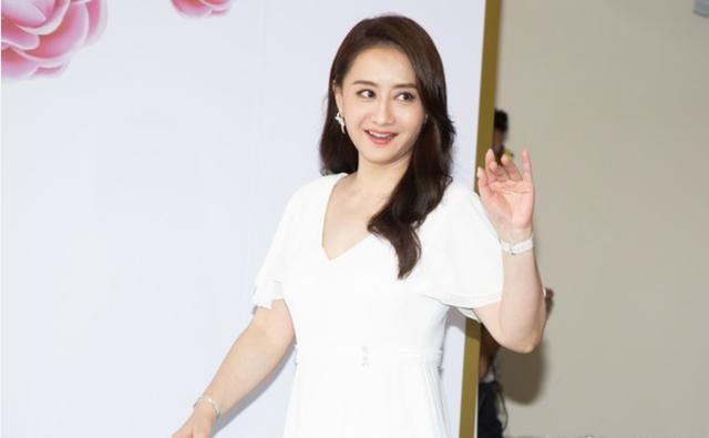 陈德容晒与妈妈合照，发文回应离婚一事：家人是永远的支持！