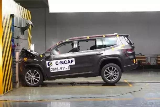 2019年度安全车,武装到牙齿的全新Jeep大指挥官