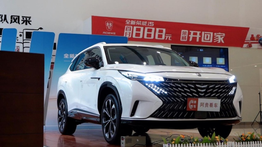 可横移大屏来了，探店全新第三代荣威RX5，这个价格值得买吗？