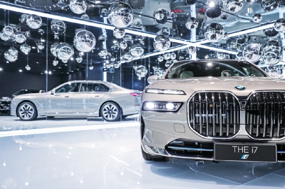 更先进 更豪华 BMW i7、BMW X7亮相成都