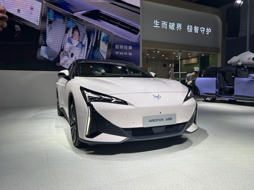 与辉同行专属座驾极狐阿尔法S5，杀入20万级主流纯电市场