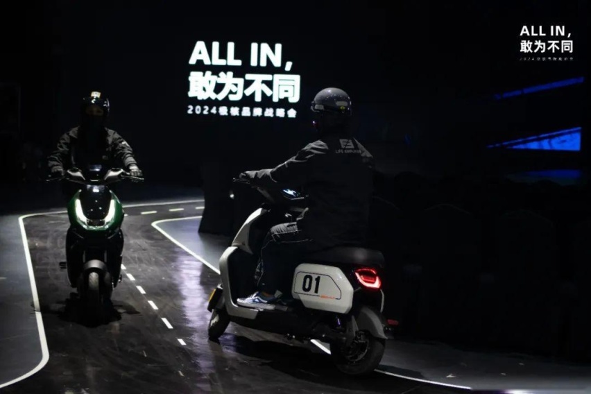 极核首款踏板电自AE2正式发布！高端电自市场迎来三足鼎立！