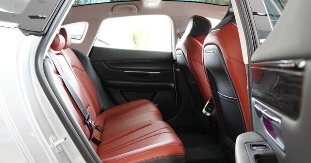 纯电动热门车型大对比 特斯拉Model 3 VS 小鹏P7
