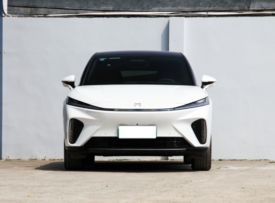 上汽打造的新款豪车，长4米9续航642公里，造型大气，27.99万起