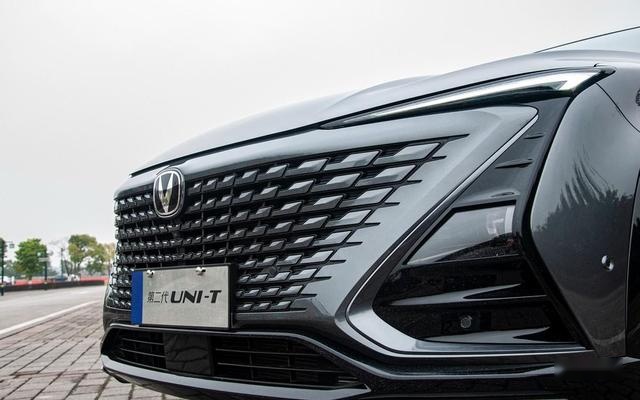 降价增配，限时售价9.99万，长安UNI-T新增尊享型，搭1.5T+7