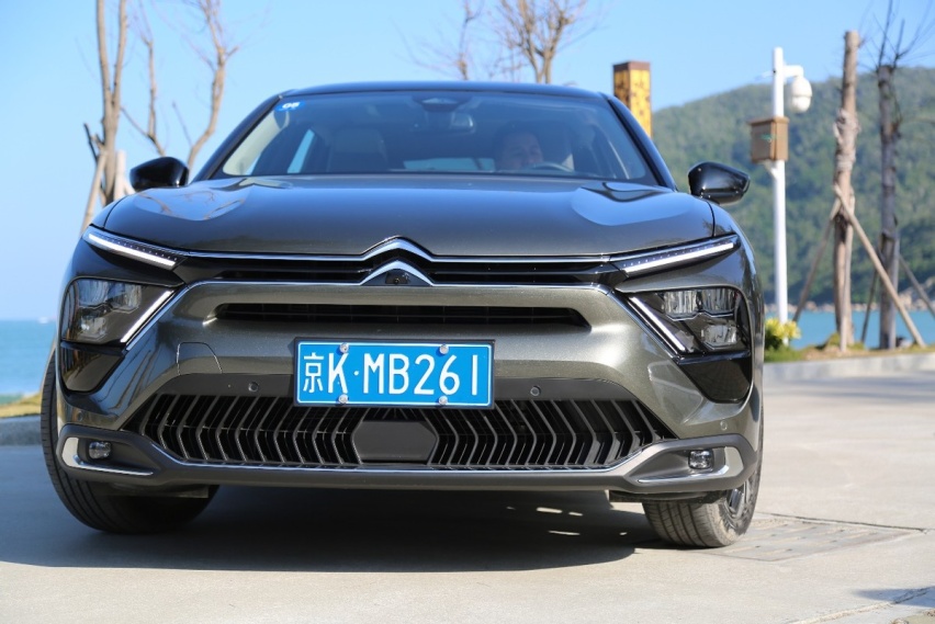 定单破一万台，法系车都像凡尔赛C5X这样，还愁没销量？