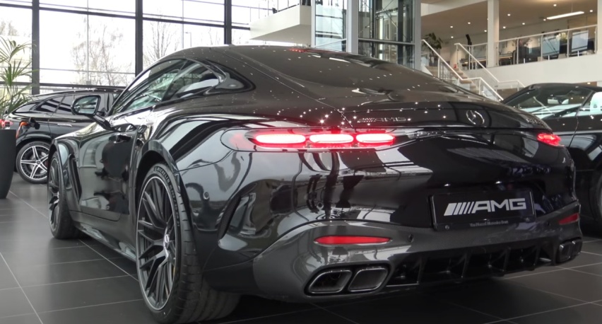 全新AMG GT63海外到店实拍，搭4.0T V8发动机，性能爆表