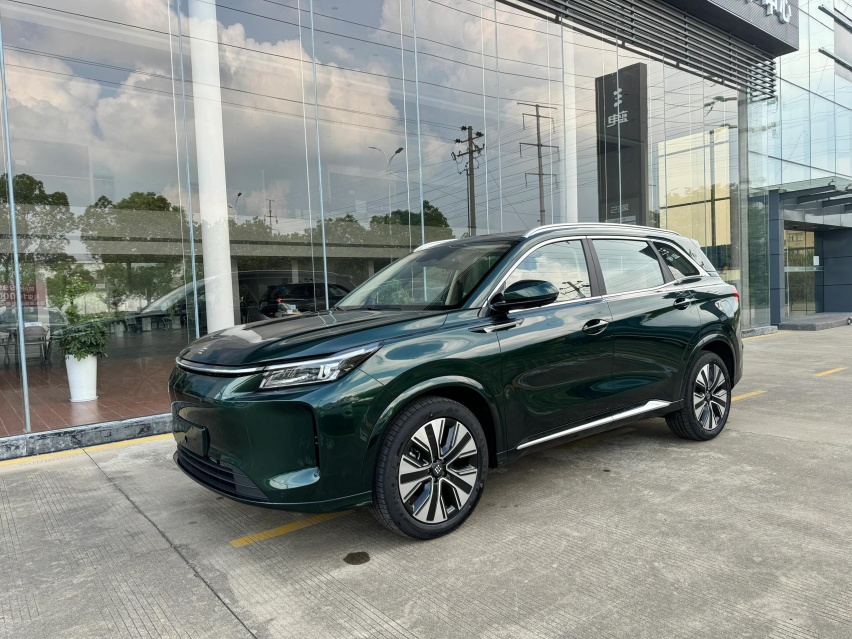 问界M7平替？蓝电E5 PLUS到店，配华为车机，续航1300km