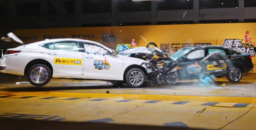 雷克萨斯ES对撞奥迪A4L，结果完败，这下真成“雷车”了？