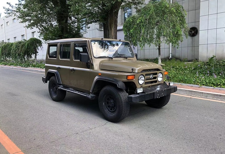 BJ212新车曝光 取消经典牛栏式护杠 轴距增加160mm
