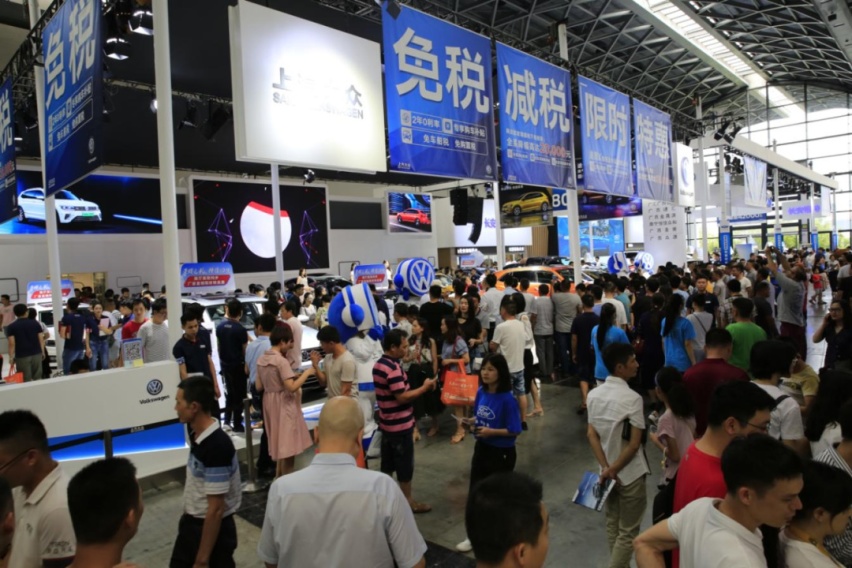 广西人买车，看过10月广西车交会再决定，免费领票中