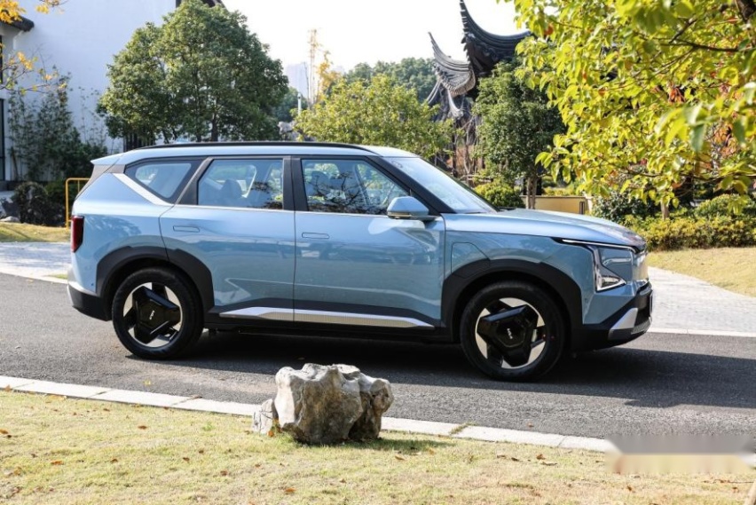 15万级合资纯电SUV，百变座舱够给力，起亚EV5了解一下