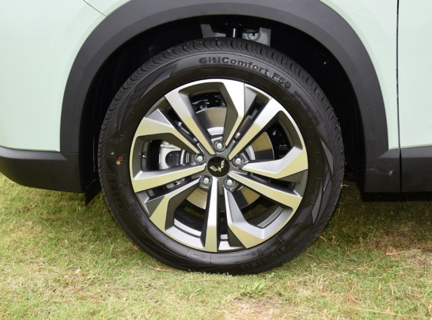 10万级的混动SUV，车长4594mm，市区油耗4.6L，可弹射起步