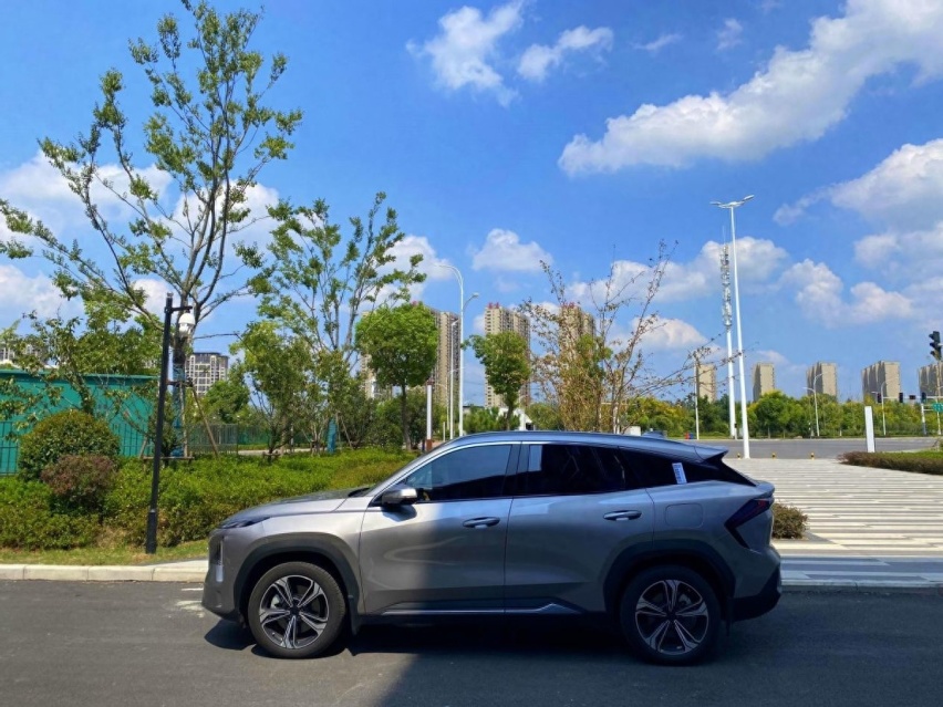银河L7对比宋PLUS DM-i，谁才是市场的主流选手？