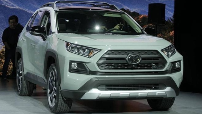 日本人终于听劝了，全新RAV4化身小号普拉多，销量稳了？