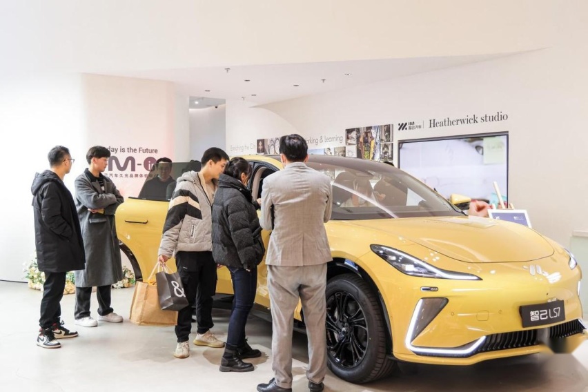 智己LS7订单破1.5万台，门店迎来“试驾热”