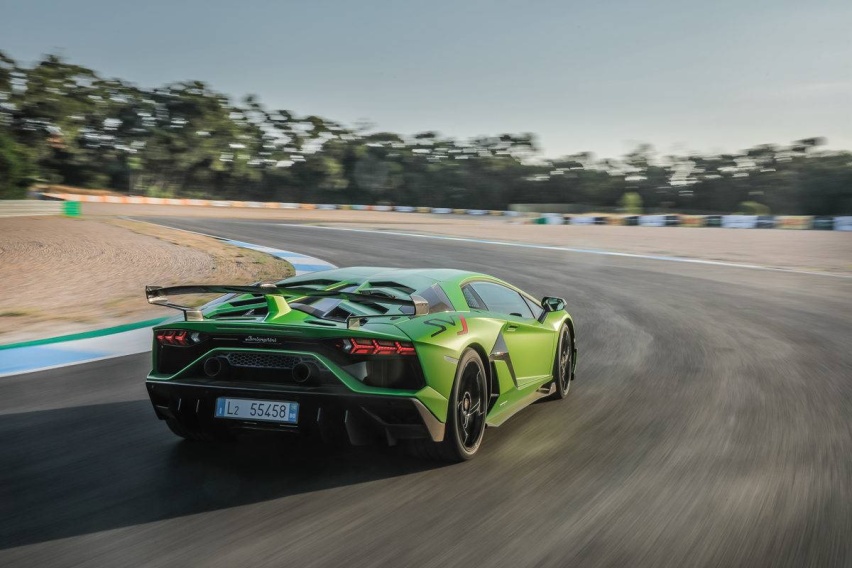 04 - 兰博基尼Aventador SVJ（2018年发布）.jpg