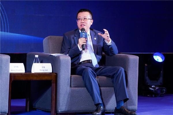 王传福太自负爱吹牛，还是尹同跃太谦卑和懦弱？