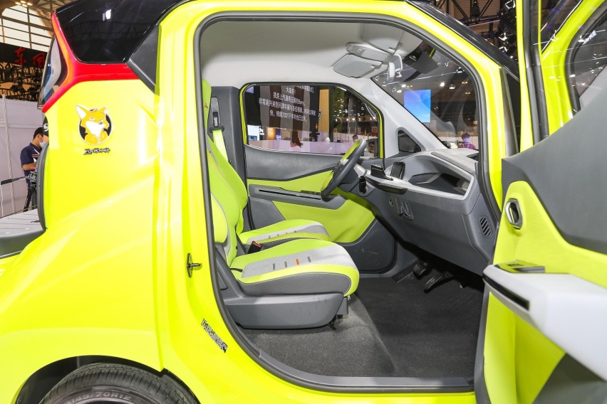 五菱不止有宏光MINI，这款5万多的Nano EV，续航305km