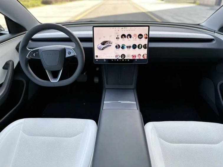 试驾丨年轻人的车界“时尚单品”，Model 3焕新版到底有哪些惊喜？