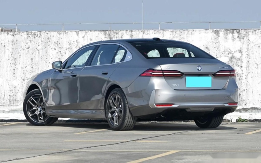 上市2个月，就卖了111辆新车！全新宝马i5为何销量如此低迷？