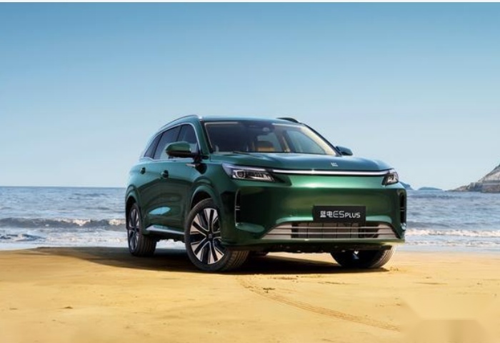 赛力斯新车加入价格战，不到10万买插混SUV，续航1千3km，带7座