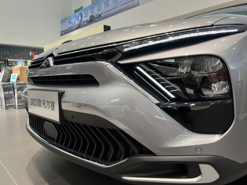 探店2023款凡尔赛C5 X，“加1元”你到底能买到啥？