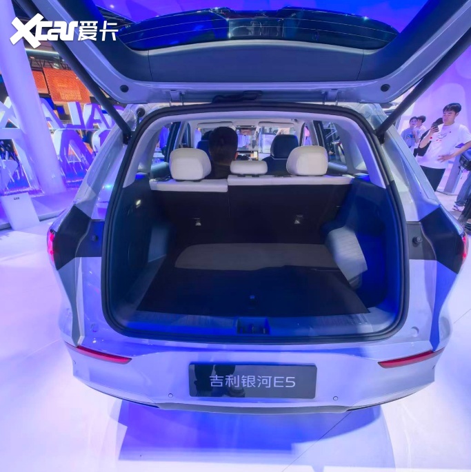 拒绝“爹味”说教，北京车展这辆银河E5，才是年轻人的满分“搭子”