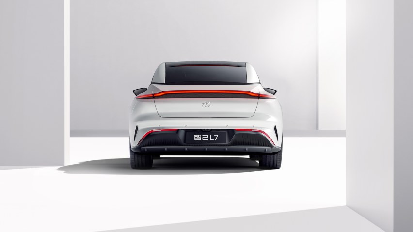 智己L7上市，两款车型，售价36.88万与40.88万元