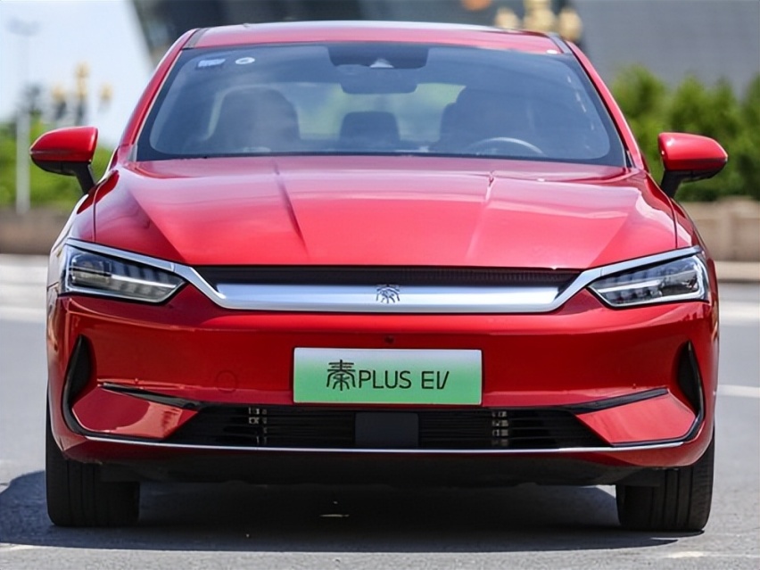 人民轿车！或定价10万，双动力，五菱新车曝光，还看比亚迪秦PLUS？