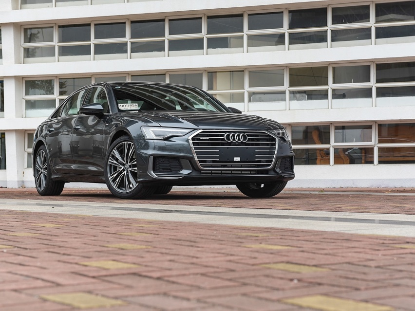 3.0T V6+四驱+四轮转向 还配无边门框？奥迪A7L年内上市！