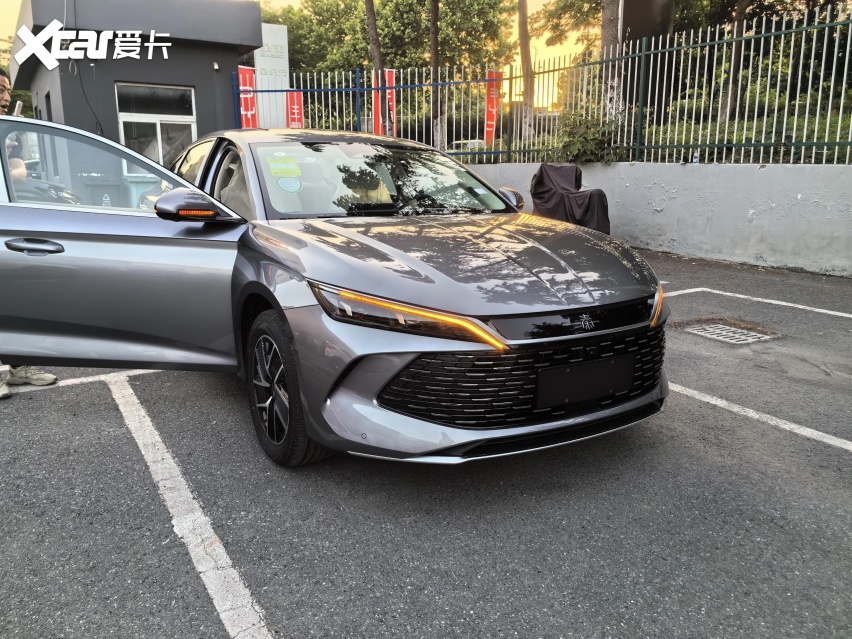 比亚迪秦l实车到店,长超4米8 第5代dm-i混动,续航超2000km