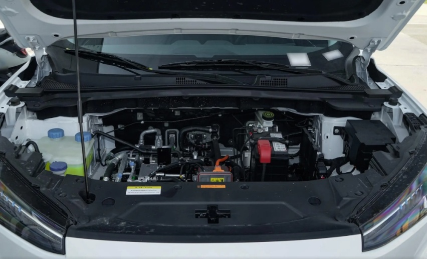 售价14.99万元起，入门续航440km，东风风神SKY EV01精英