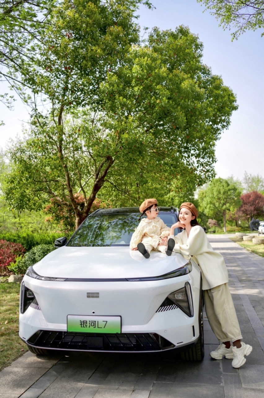 拆车大比拼，吉利银河L7胜出宋PLUS DMi，成为家庭首选电混SUV