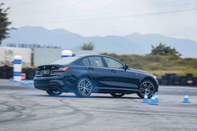 BMW 330i M运动曜夜版再次热血迎战