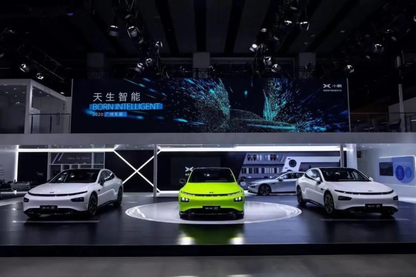 小鹏P7交付破万，蔚来当年“砍掉”eT轿车项目肠子悔青