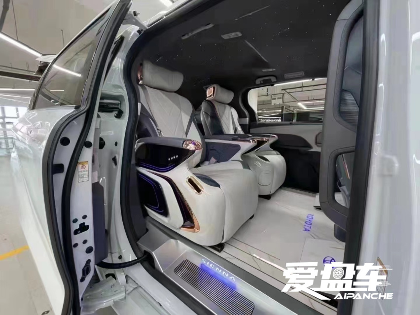 围观丰田赛那改装内饰纳多灰风格有多清爽，接近年轻人风格