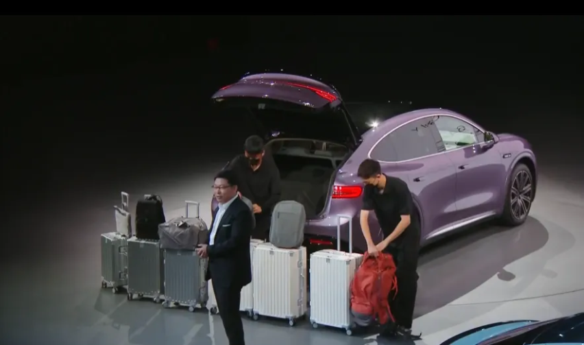 要围攻Model Y，又要提防友商，智界R7直接“莽”！