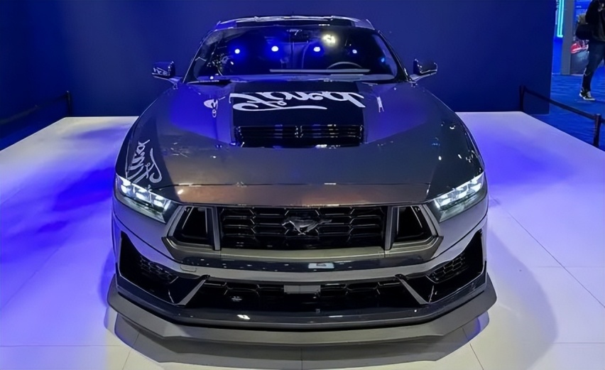 福特黑马首发亮相，搭载5.0L自吸V8，零百3.2s，卖多少钱能火？
