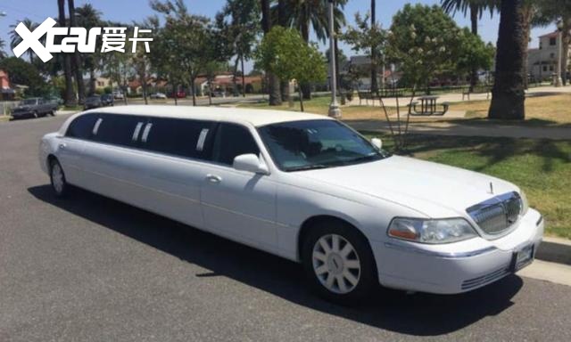 解读红旗h9 加长版,刺绣内饰,国产豪华车的天花板?