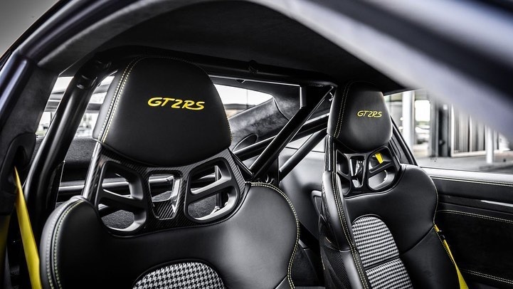 保时捷911 GT2 RS实车 很强的运动感