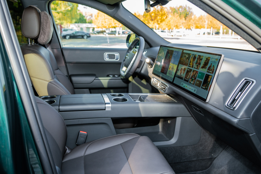理想L8中大型SUV 智能驾驶很好用 车内娱乐设施丰富